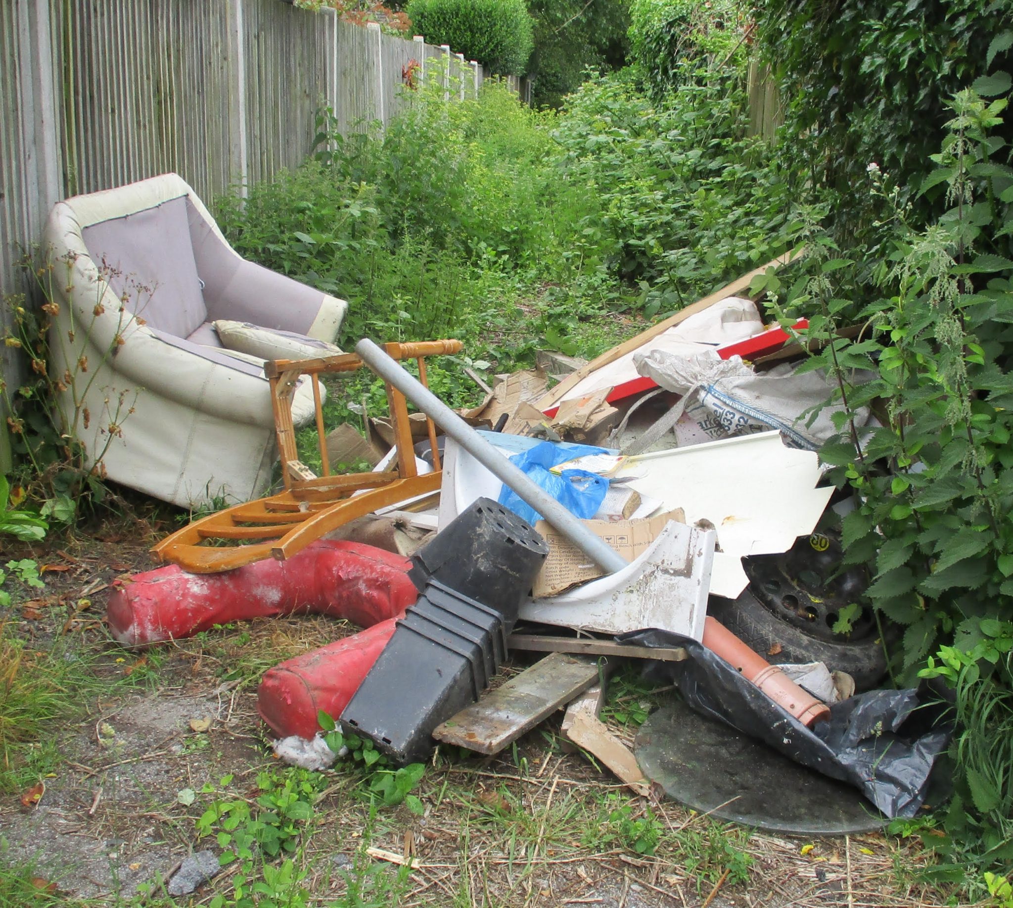 Unlicensed waste carrier caught fly-tipping in Thanet  ordered to pay out over £7,000