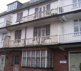 A 4-storey house featuring a fenced balcony on the second and third storey.