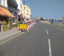 Social distancing footway