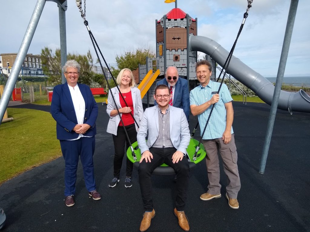 (Left to Right) Councillors Ashbee, Keen, Kup, Scobie and Currie enjoying the new equipment!