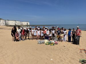 Queenswood School - students gathered at Kingsgate beach